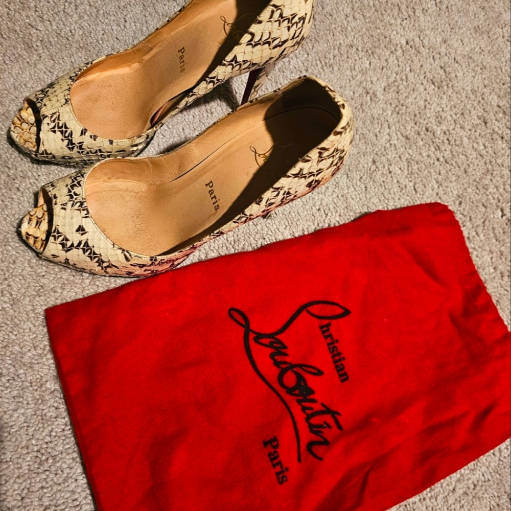 Christian Louboutin peep toe